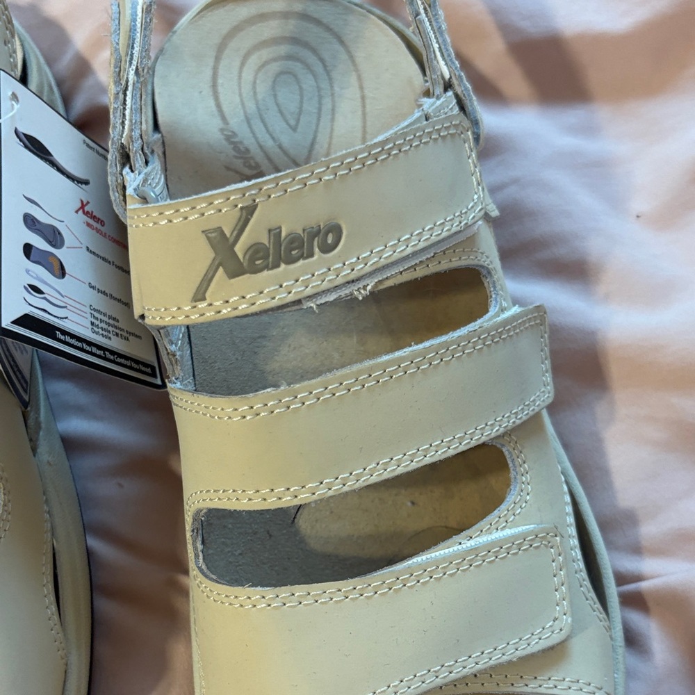 XELERO Athletic Sandals - Cream straps NWT - Picture 4 of 16
